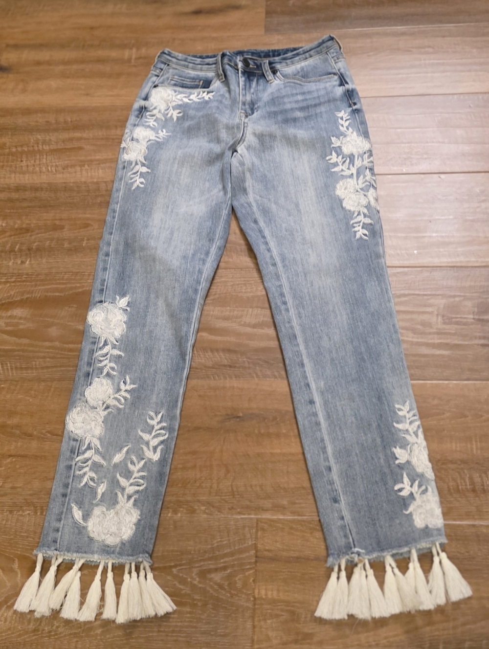 Coco + Carmen Jeans Womens Size S/M floral Embroidered Tassel Fringe Skinny Crop